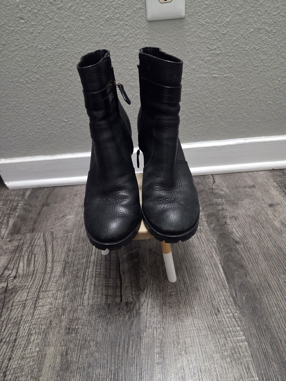 Tory Burch Black Pebbled Leather Logo Strap Ankle Boots - Picture 5 of 6